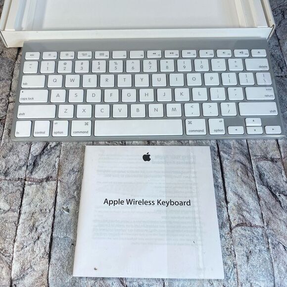 Apple Nwt Wireless Keyboard Slim Portable Bluetooth Connectivity - Picture 1 of 10